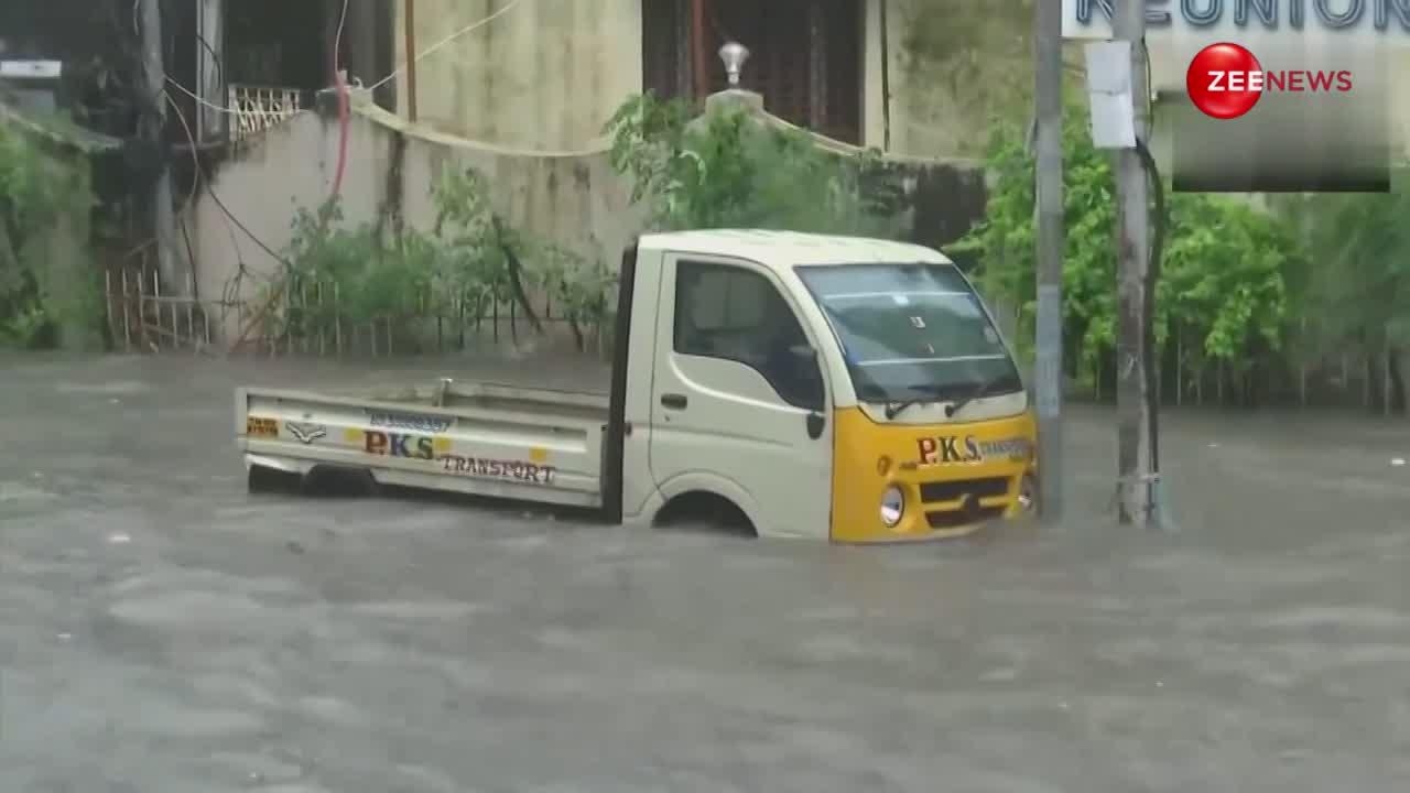 Cyclone Michaung Video: तमिलनाडु में चक्रवाती तूफान ने मचाया तांडव, पानी-पानी हुए कई शहर