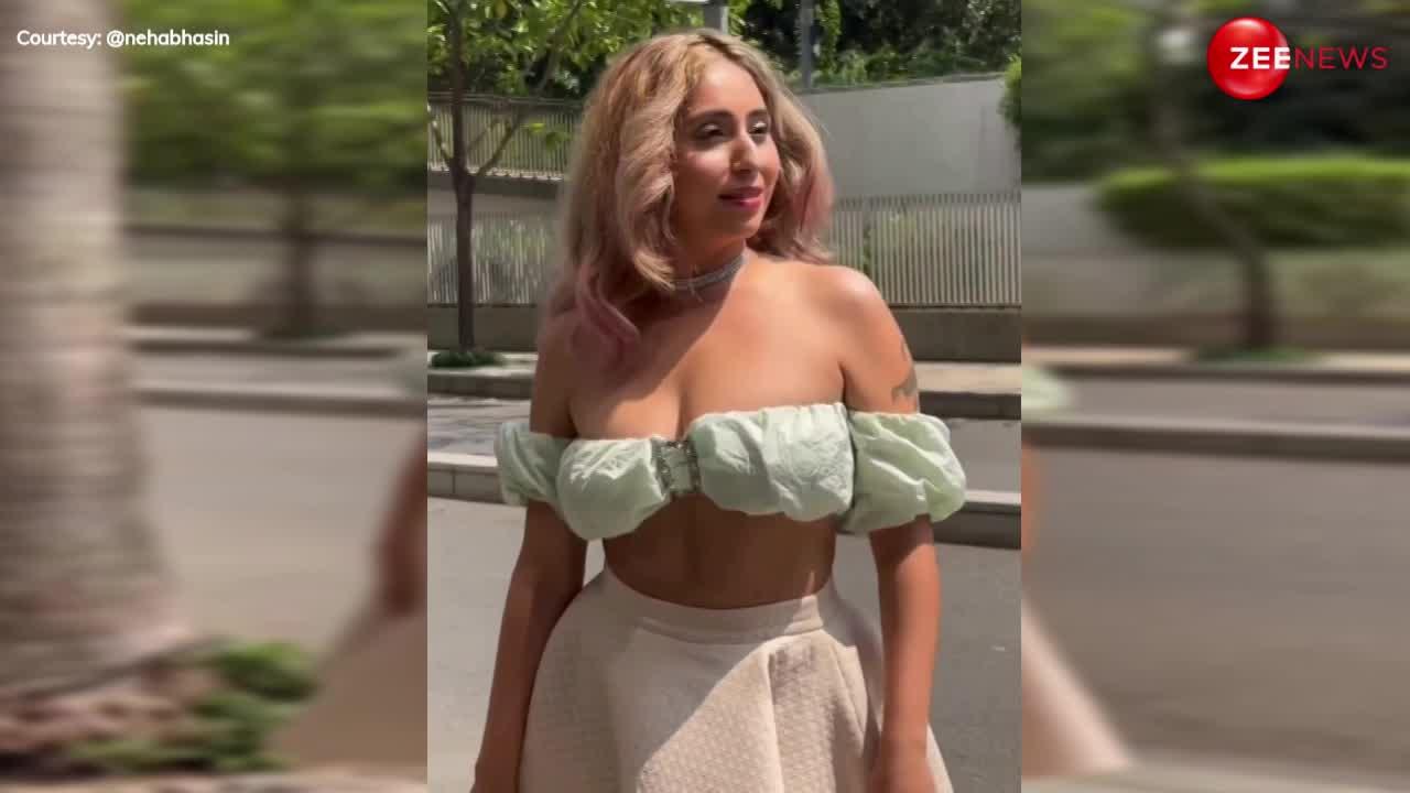 Neha Bhasin ने पहनी बेहद हॉट टॉप, फ्लॉन्ट किया टैटू, बोल्डनेस देख बेकाबू हो गए फैंस