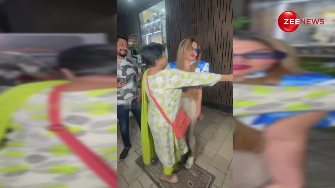 खुलेआम Rakhi Sawant को किस करने लगीं आंटी, एक्ट्रेस बोलीं- ये तो फेविकोल निकली हट ही नहीं रही