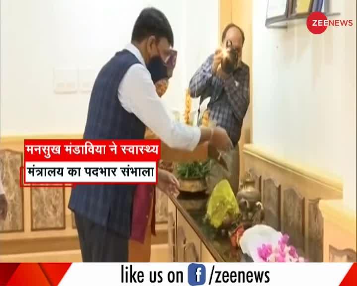 Mansukh Mandaviya ने COVID-19 के खिलाफ संघर्ष के दौरान संभाला नए Health Minister का पदभार