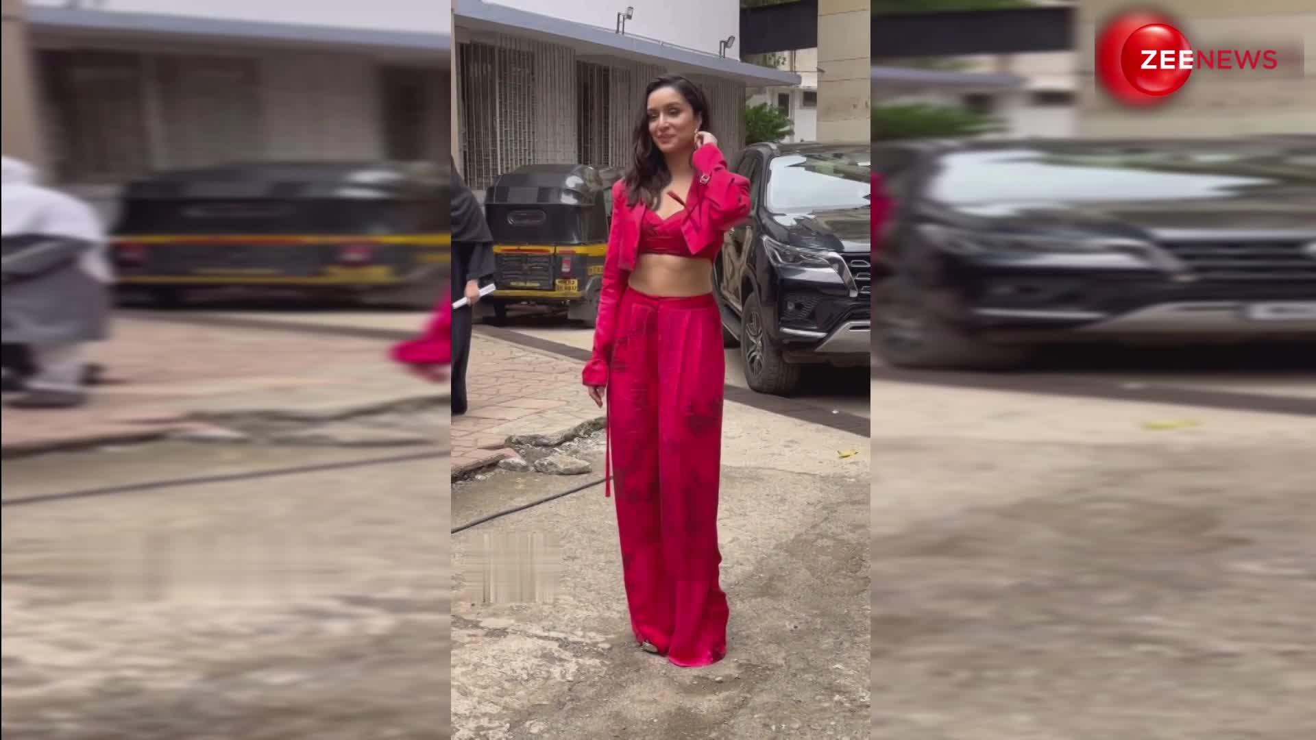 रेड आउटफिट में Shraddha Kapoor का स्टाइलिश अवतार, दिखाया खूबसूरती का जलवा, फैंस की बढ़ी दीवानगी