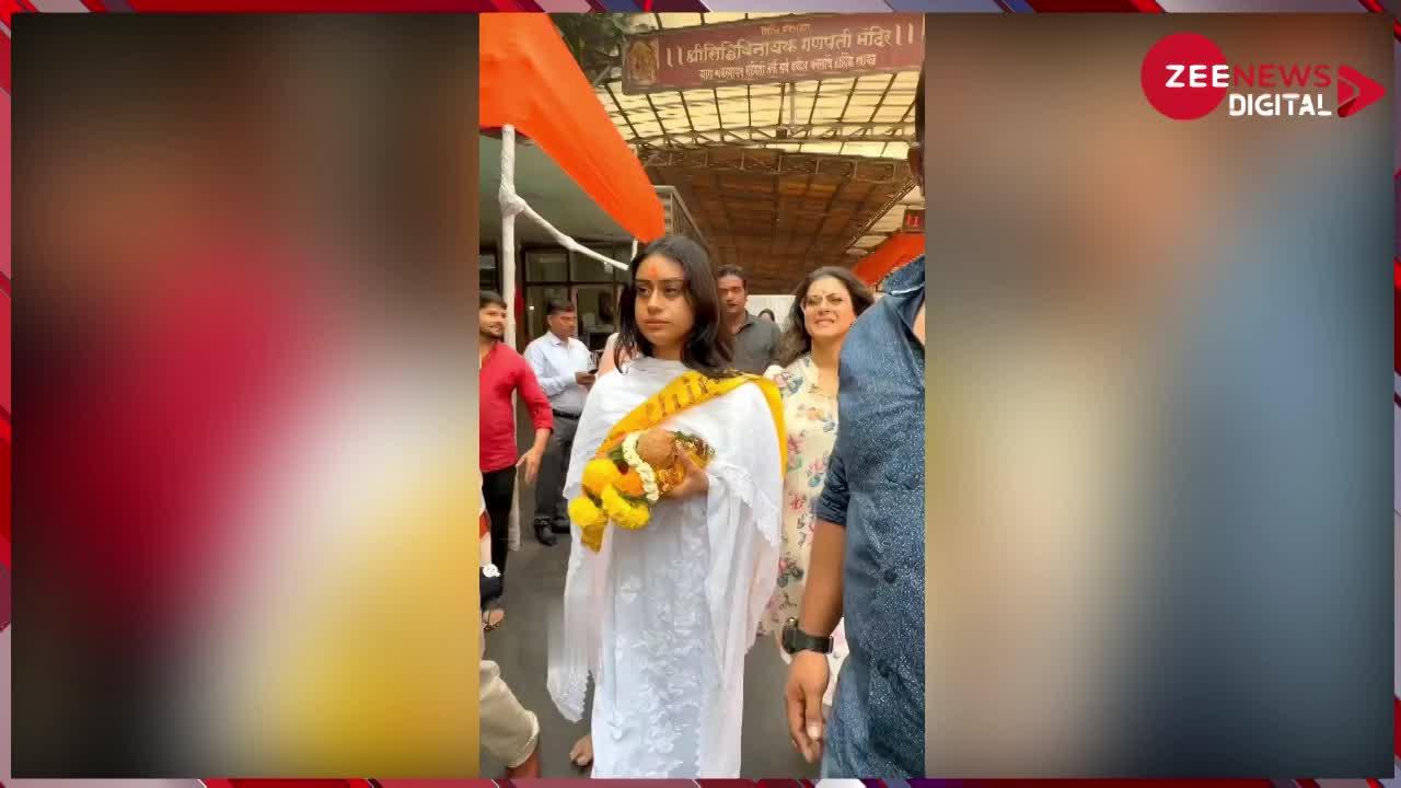 हाथों में पूजा की थाली और माथे पर तिलक...कुछ इस अंदाज में Kajol के साथ मंदिर पहुंचीं Nysa Devgan