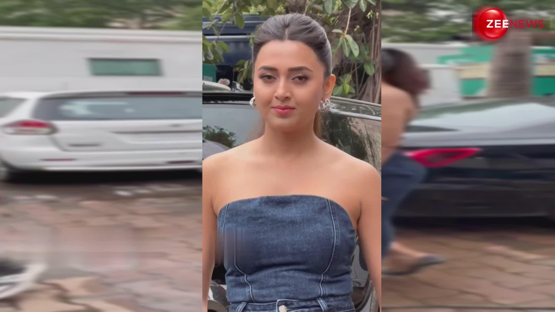 Tejasswi Prakash ने डेनिम ड्रेस में दिखाया अपना स्वैग, लुक देख फैंस हुए दीवाने, देखें VIDEO