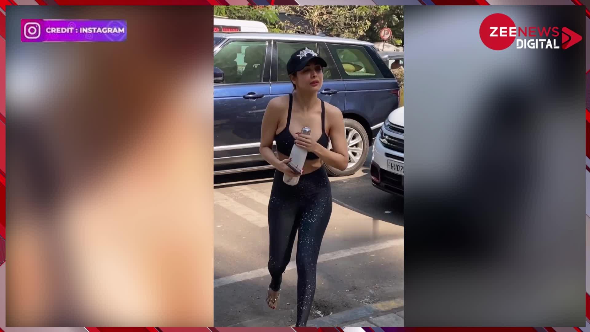 49 की उम्र में भी दिखती है Malaika Arora सेक्सी! फिगर देख फैंस ने कहा- यंग लड़कियों को भी कर दिया फेल...