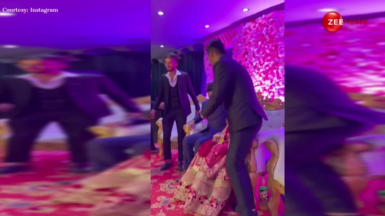 dulha dulhan,dulha dulhan video,dulha dulhan funny video,comedy,comedy video,funny dulha,funny groom,funny bride,Jaimala,vermala,jaymala,funny jaimala,bhojpuri comedy,bidi comedy,bindass films,chotu dada,comedy video,dulha dulhan,dulha dulhan ki comedy