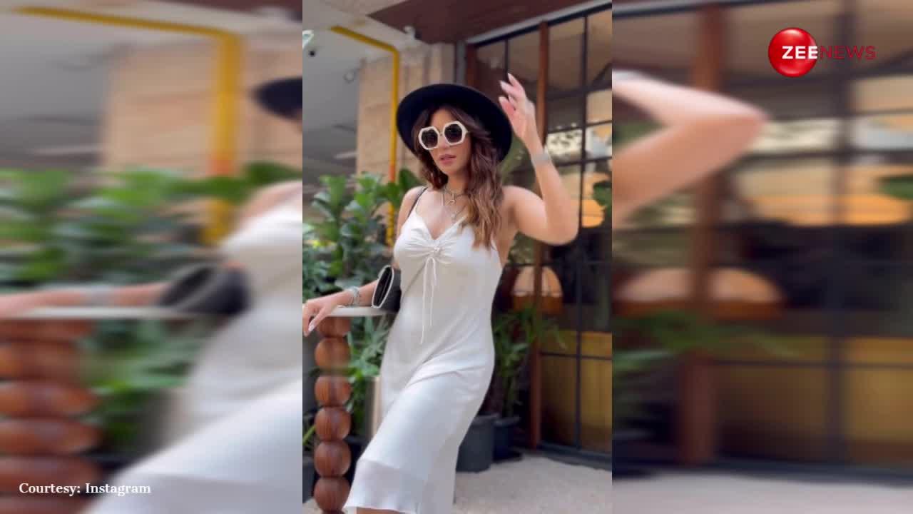 व्हाइट डीपनेक ड्रेस में Shama Sikander ने बोल्ड फिगर से फैंस को किया बेकाबू, बस यहीं अटकी सबकी नजर