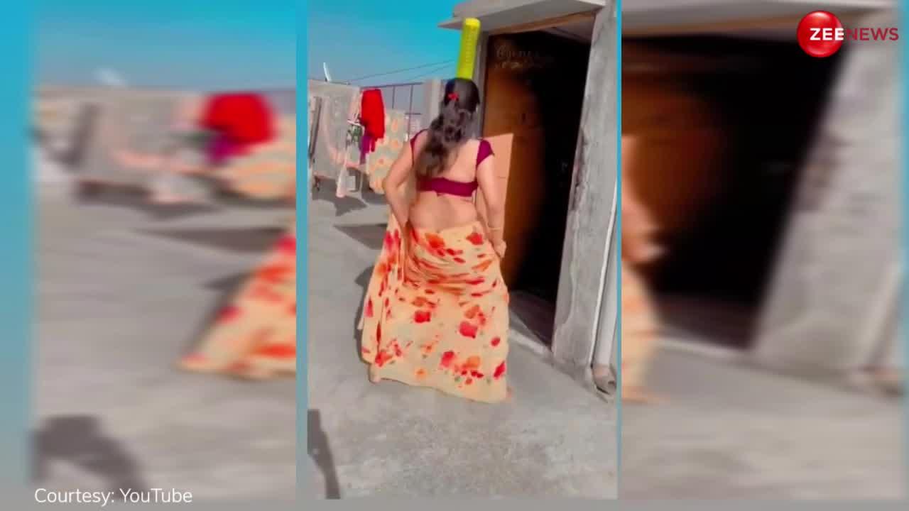 Sexy Bhabhi Dance: सिर पर बोतल रख कमर मटका गईं देसी भाभी, बैकलेस साड़ी में इंटरनेट पर लाईं तूफान