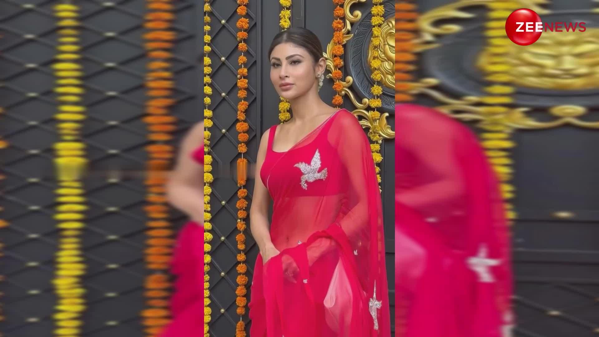 जालीदार चटक लाल साड़ी पर बैकलेस ब्लाउज में Mouni Roy लगीं अप्सरा, अदाओं पर दिल हार जाएंगे आप; VIDEO