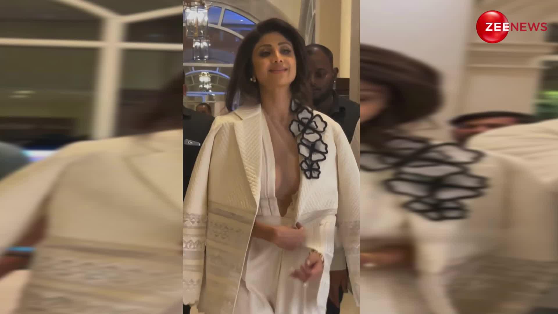 49 साल की Shilpa Shetty ने सिजलिंग लुक में मारी एंट्री, क्रेजी वॉक पर फिदा हो गए फैंस; VIDEO इंटरनेट पर हुआ वायरल