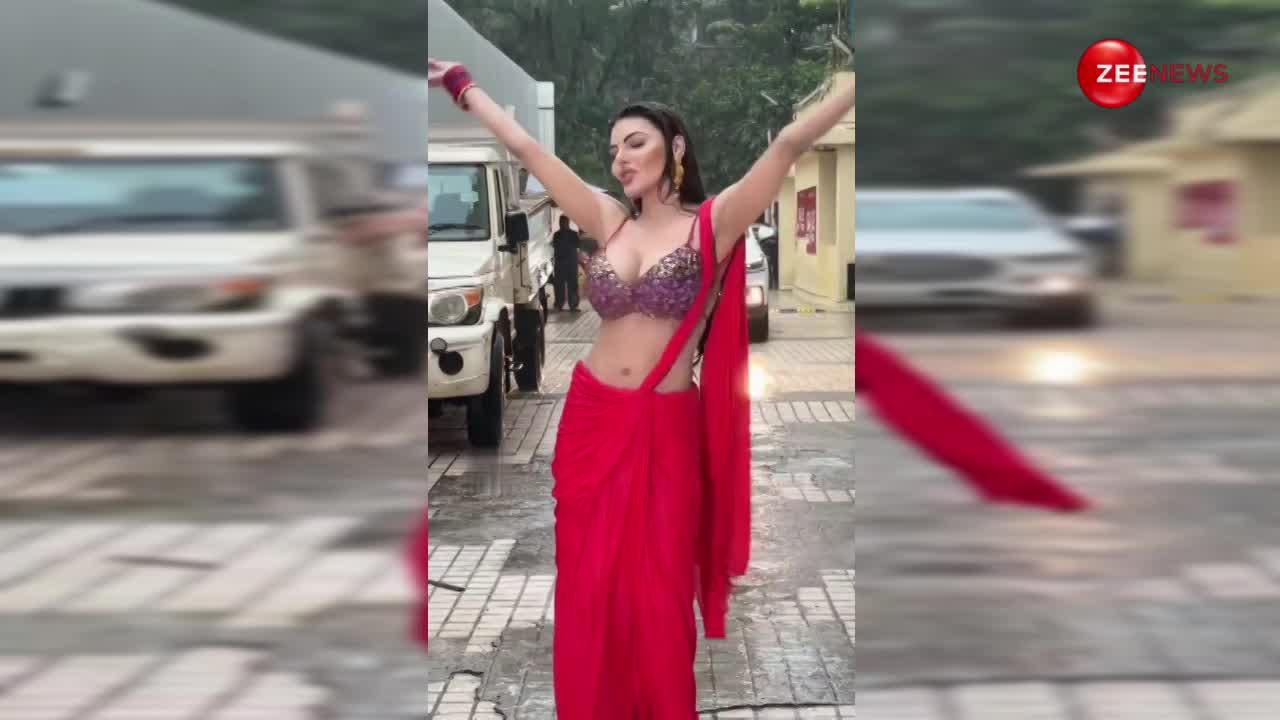 रेड साड़ी पर नाममात्र ब्लाउज पहन Sherlyn Chopra हुईं अश्लील, 'टिप-टिप बरसा' पानी पर बारिश में डांस कर तोड़े बोल्डनेस के सारे रिकॉर्ड