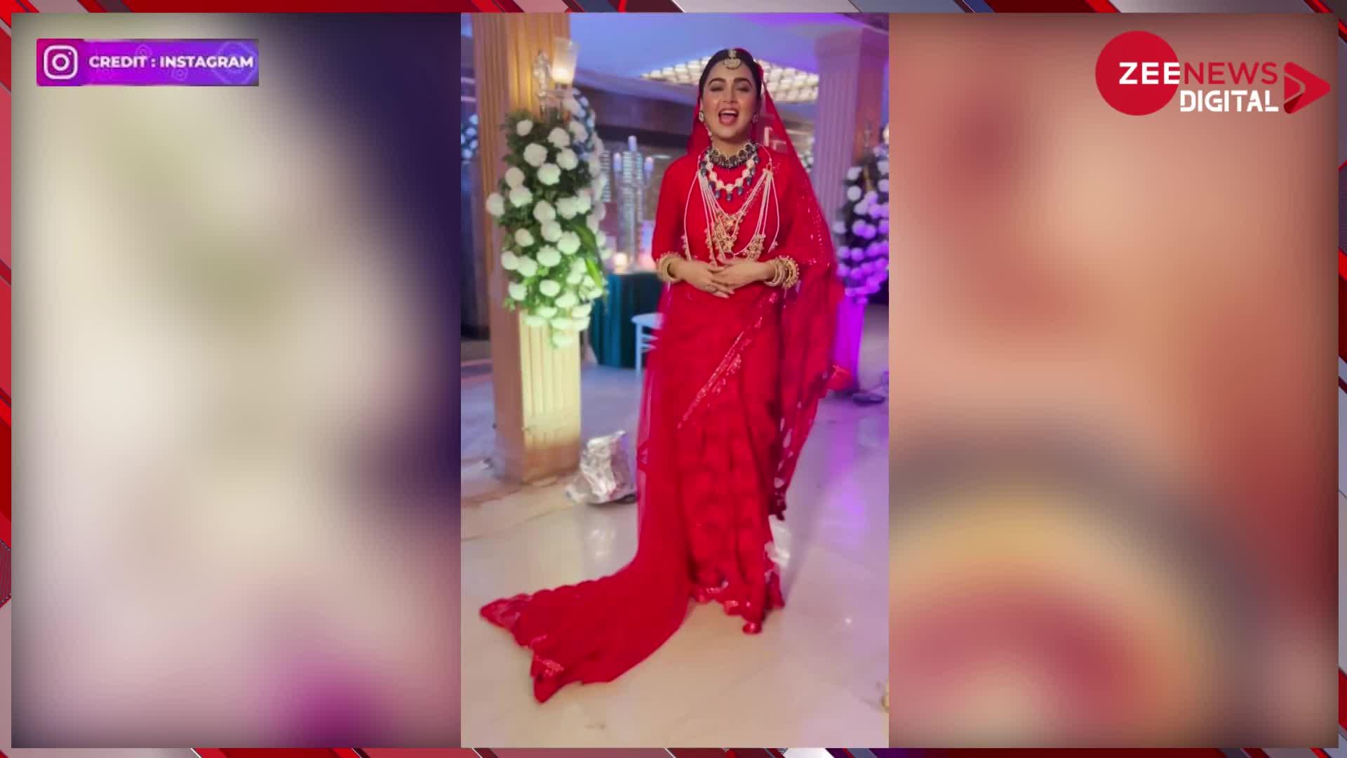 Tejasswi Prakash ने रेड साड़ी में बिखेरा जलवा, वीडियो में लग रही बेहद खूबसूरत