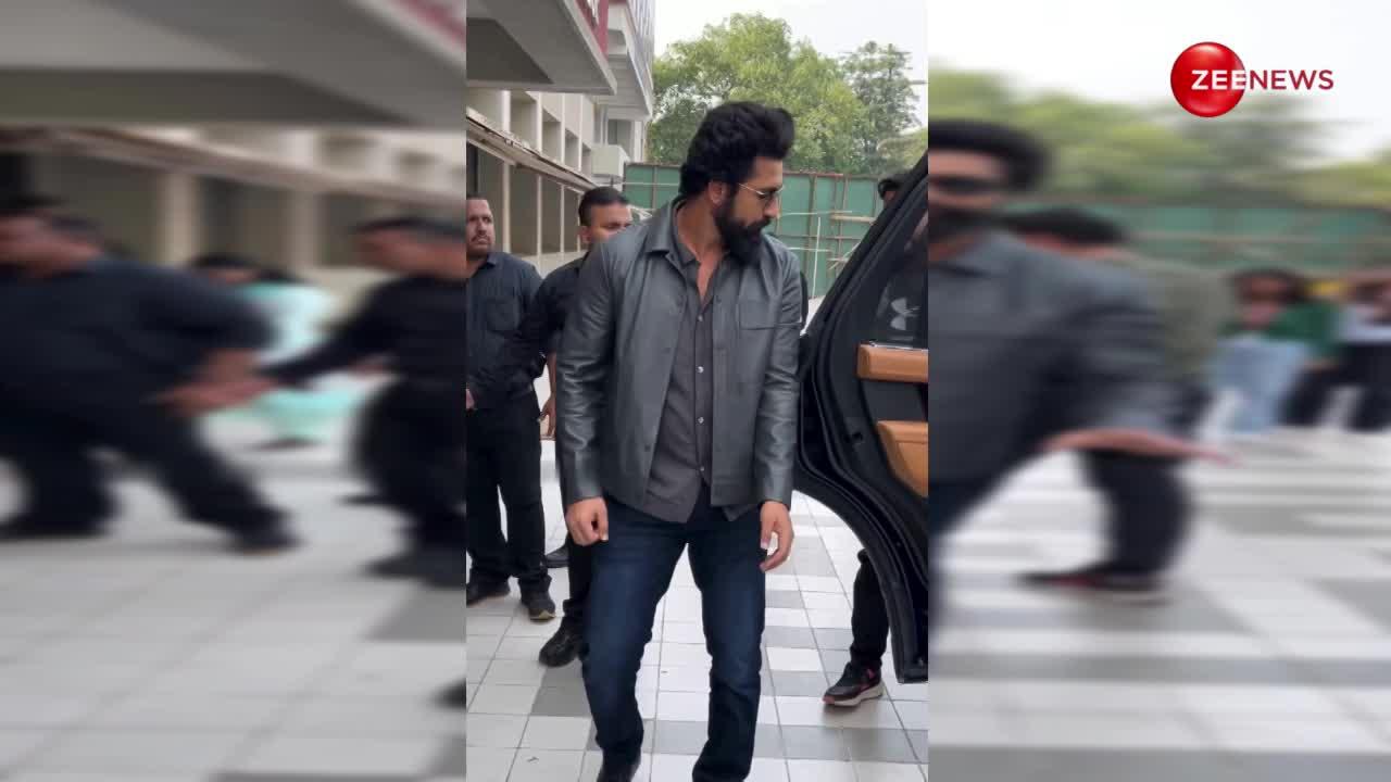 दुनिया के सबसे हैंडसम लोगों की लिस्ट में आ जाएंगे Vicky Kaushal, ये वाला लुक ऋतिक-शाहरुख को दे देगा टक्कर