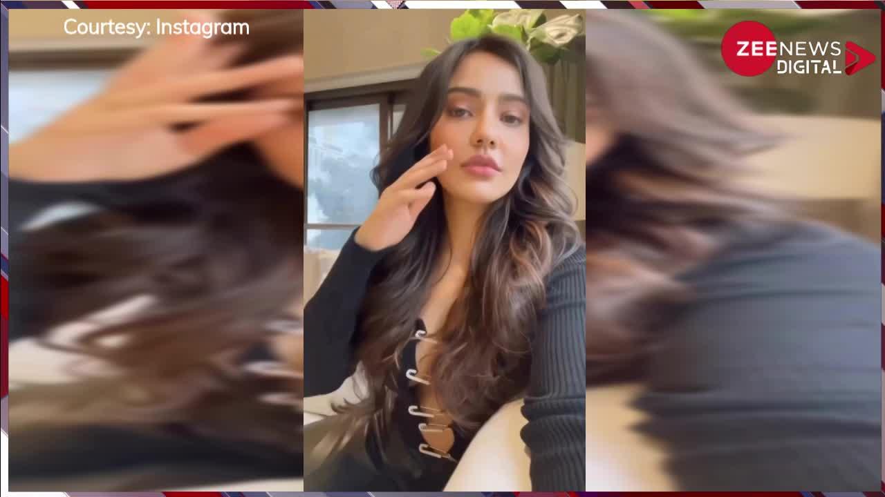 फटे टॉप पर Neha Sharma ने लगा डाली ऐसी जगह पीन्स, हॉट लुक्स देख मचले फैंस