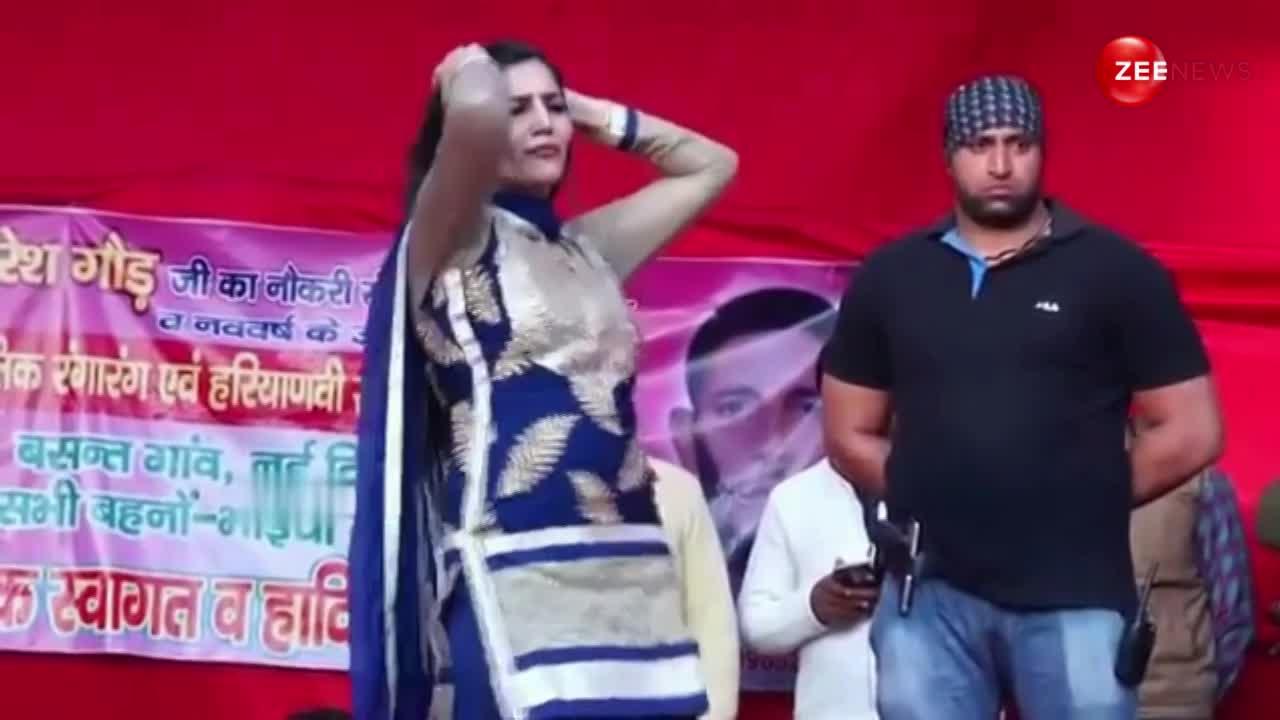 Sapna Choudhary Dance: सपना चौधरी ने स्टेज पर किया हाहाकारी डांस, दिलकश अदाओं ने मचाया तहलका