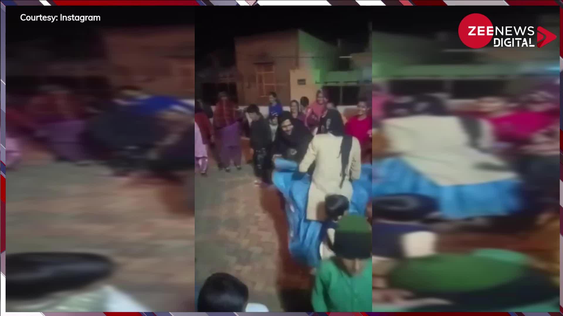 Viral: Viral: घाघरा पहन हरियाणवी गाने पर लड़का कर रहा था डांस, सरेआम लड़कियों के बीच खुल गया, हुआ शर्म से लाल...