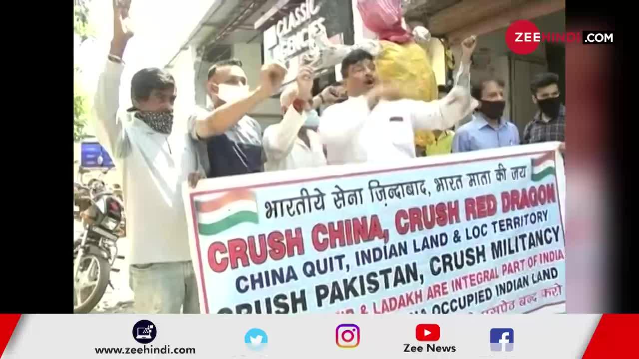 चीन की हरकत पर फूटा लोगों का गुस्सा, जलाए शी जिनपिंग के पुतले