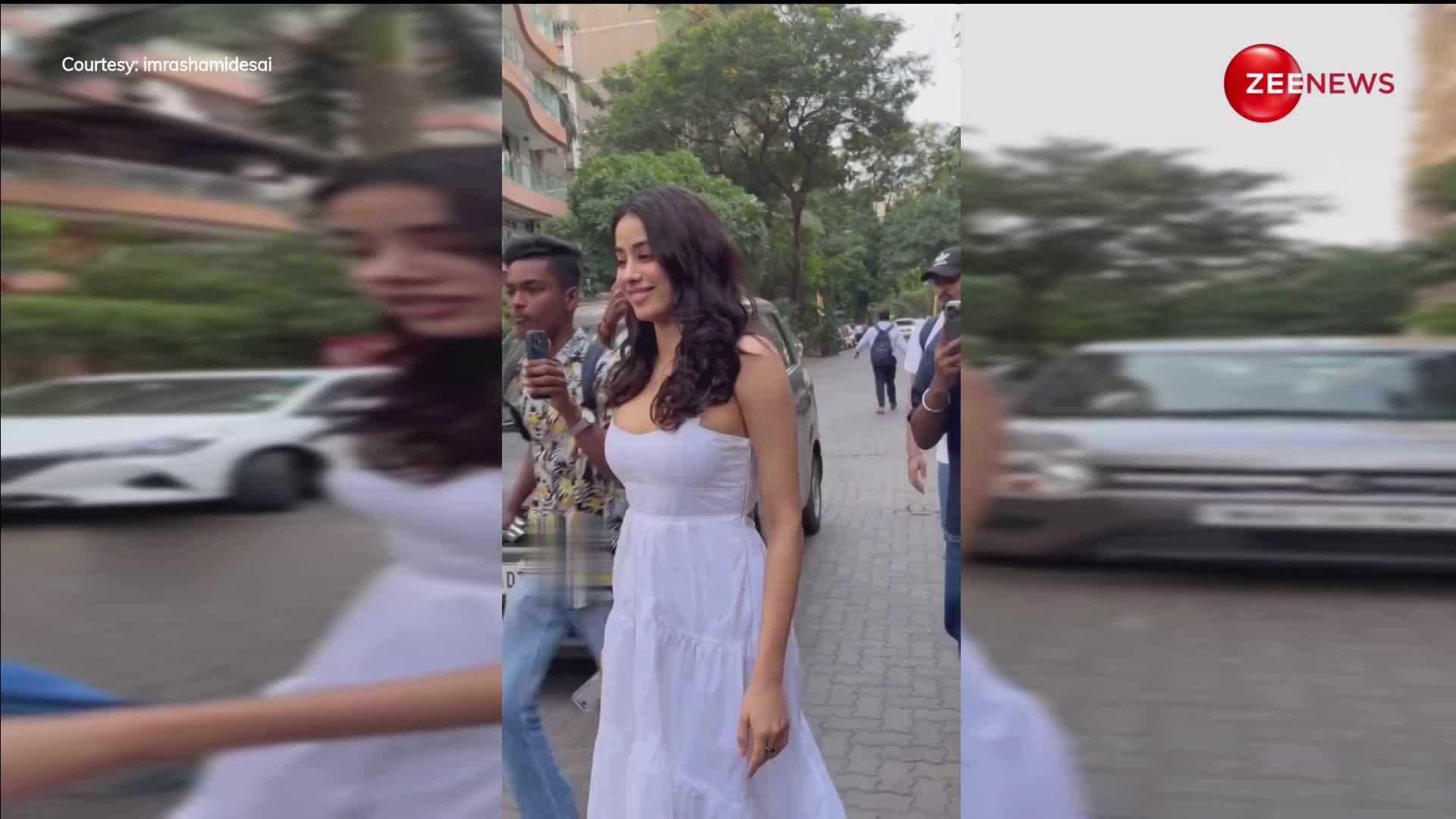 Janhvi Kapoor ने कैमरे के सामने दिया ऐसा लुक, लोगों ने कहा लड़की शर्मा गई