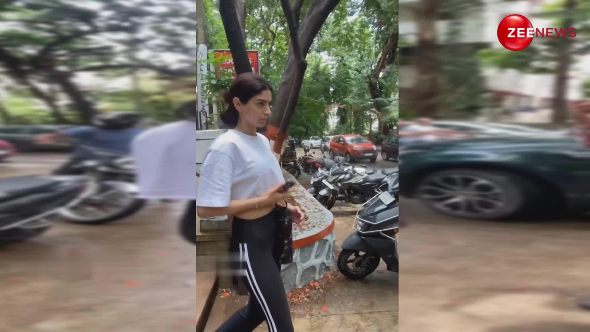 Khushi Kapoor ने जिम आउटफिट में दिखाया कातिलाना फिगर, बड़ी बहन Janhvi Kapoor की भी थमी सांसे