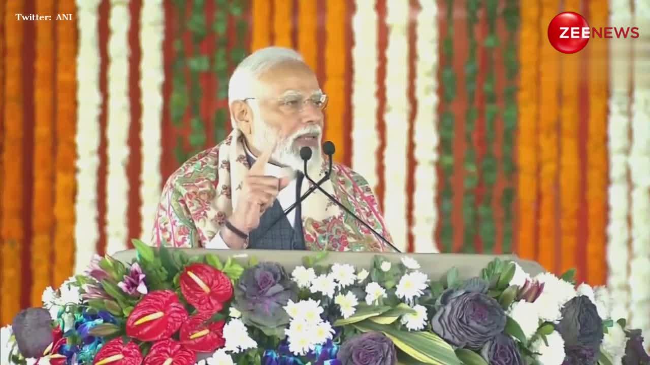 PM Modi Jammu: 'जम्मू-कश्मीर को इस परिवारवादी राजनीति से मुक्त मिल रही है...', देखें Video