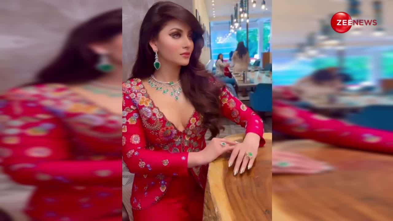 डीप नेक ड्रेस में Urvashi Rautela ने दिखाया अपना क्लीवेज, अदाओं से कई लोग हुए घायल