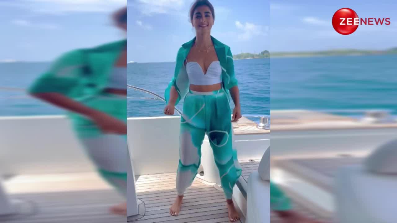 समंदर के बीच Pooja Hegde ने लगाई ठुमका, वीडियो देख लोग बोले- नोरा की कॉपी कैट