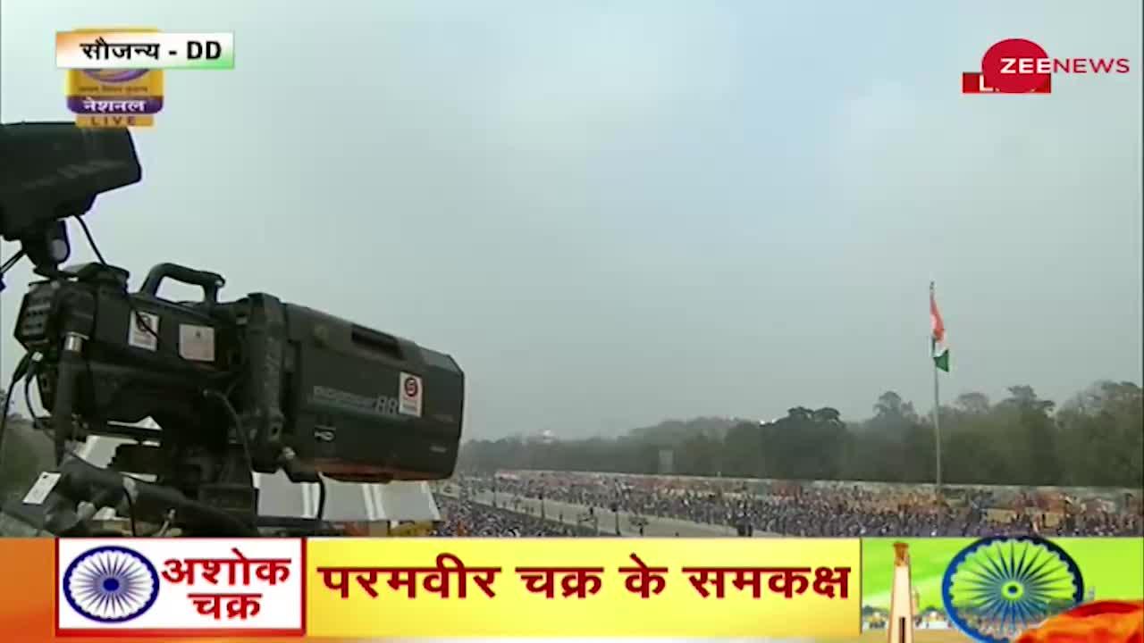 Republic Day Parade 2022: MIG 17 विमानों ने फूल बरसा कर दर्शकों का अभिवादन किया