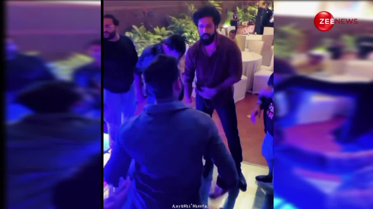 लेट नाइट पार्टी करते हुए वायरल हुआ Vicky Kaushal का वीडियो, 'सौदा खरा-खरा' पर जमकर नाचा हीरो