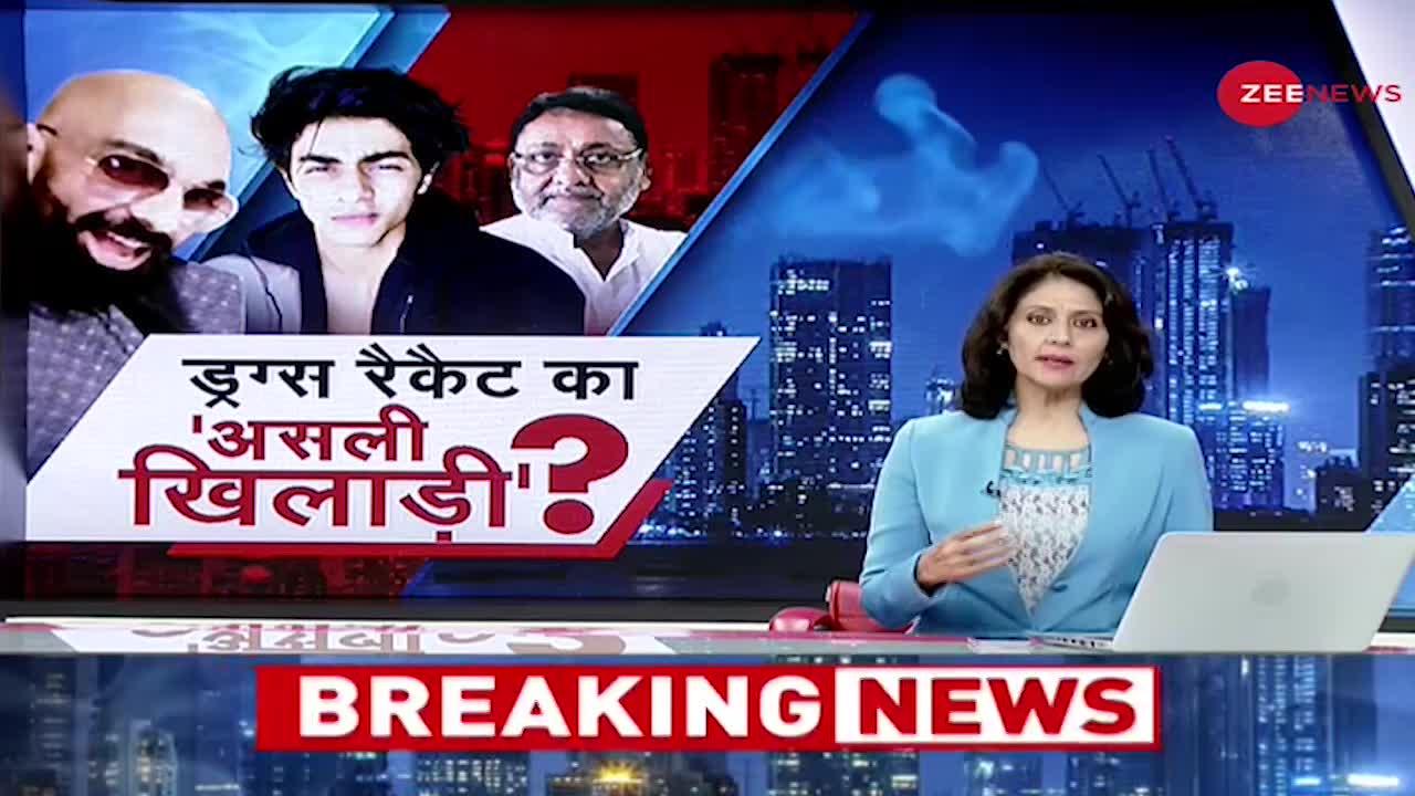 बेटे Aryan Khan को जमानत मिलने के बाद Shah Rukh Khan अपनी Legal Team के साथ Pose करते दिखे