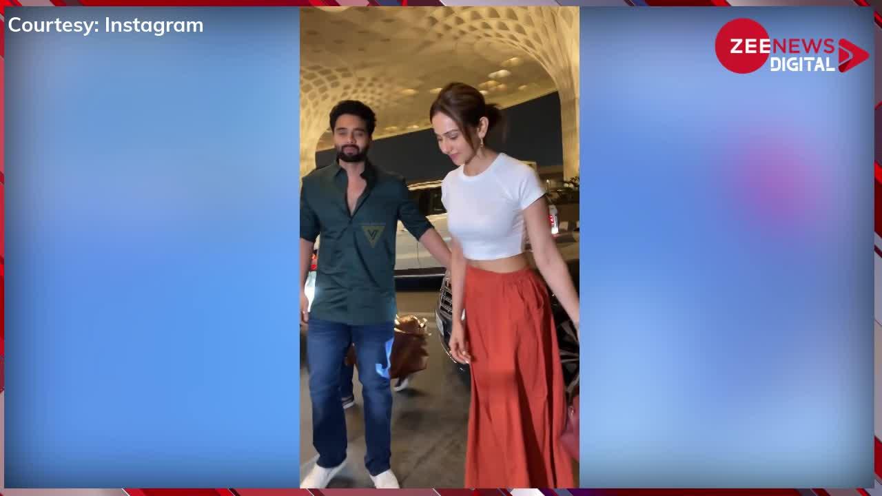 एयरपोर्ट पर बॉयफ्रेंड के बेहद क्लोज दिखीं Rakul Preet, शॉर्ट टॉप में दिखाईं कातिलाना अदाएं