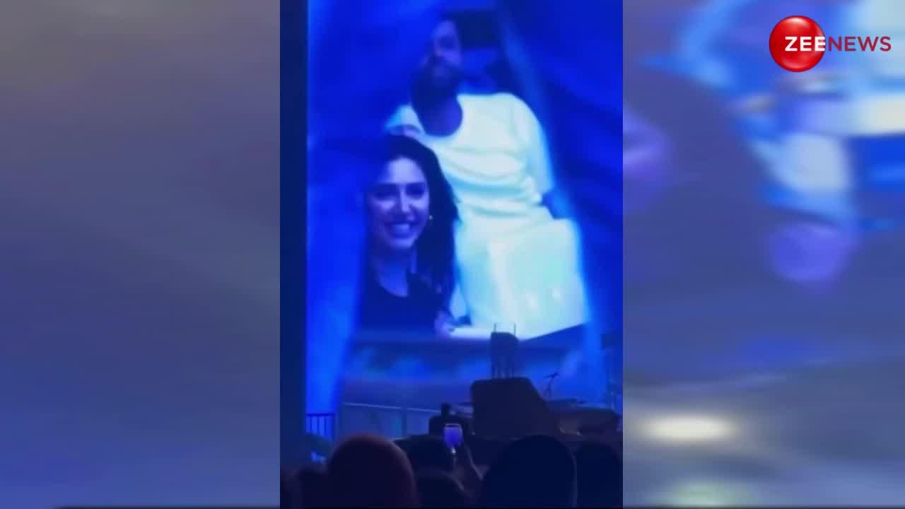 लाइव कॉन्सर्ट में पाकिस्तानी एक्ट्रेस Mahira Khan से माफी मांगते दिखे Arijit Singh, वायरल हुआ वीडियो