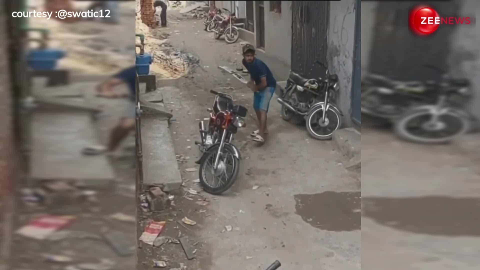 बाइक चोर की नाकाम कोशिश, एक्टिंग हुई फ्लॉप! कैमरे में कैद Video इंटरनेट पर हुआ वायरल