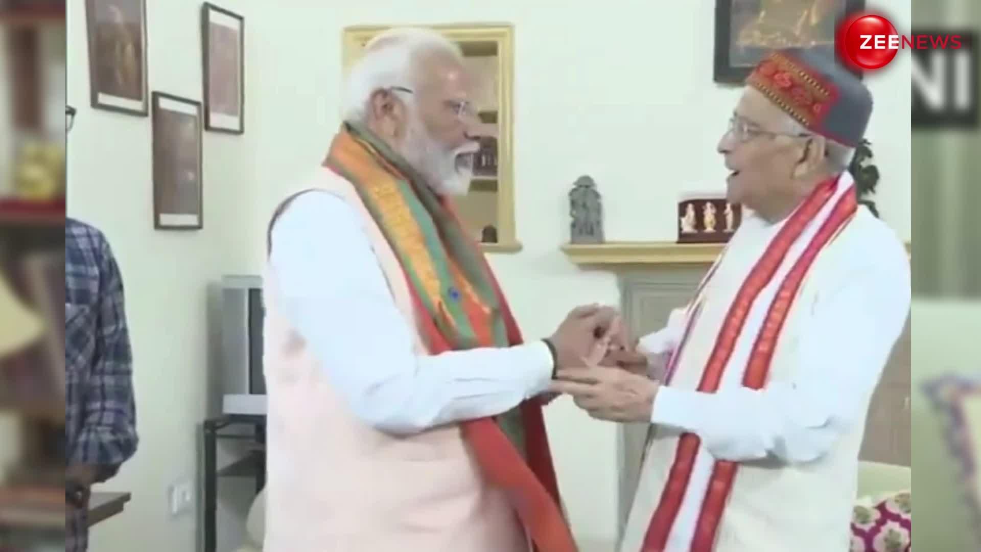 आडवाणी, मनोहर जोशी से आशीर्वाद लेने पहुंचे नरेंद्र मोदी, सामने आया मुलाकात का VIDEO