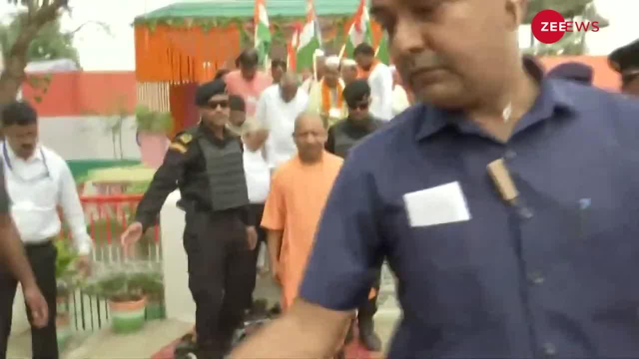 CM Yogi ने अचानक खटखटाया जेल का दरवाजा, फिर जो हुआ...