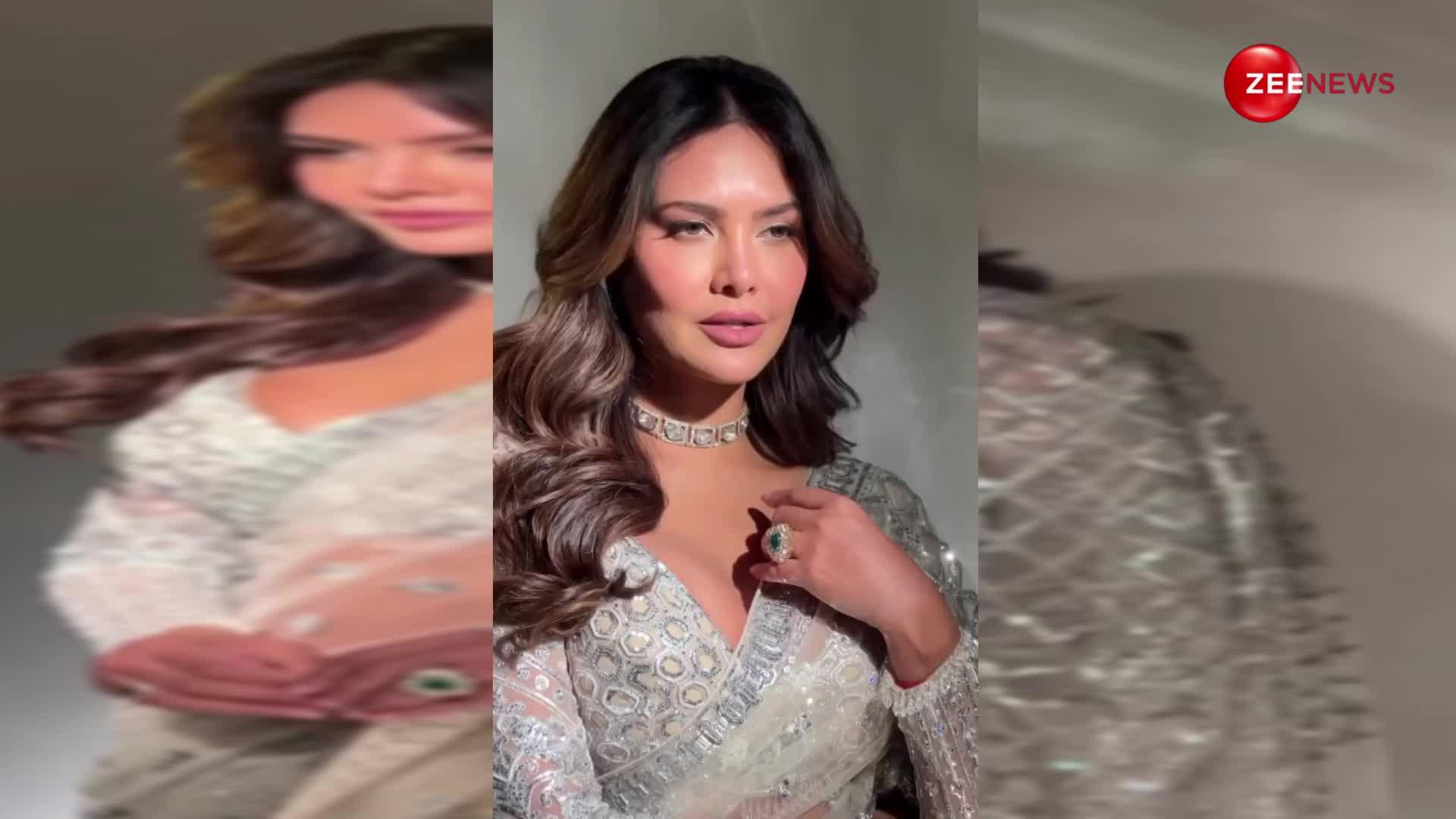 जालीदार साड़ी के साथ छोटू सा डीपनेक ब्लाउज पहन Esha Gupta ने बढ़ाया इंटरनेट का पारा