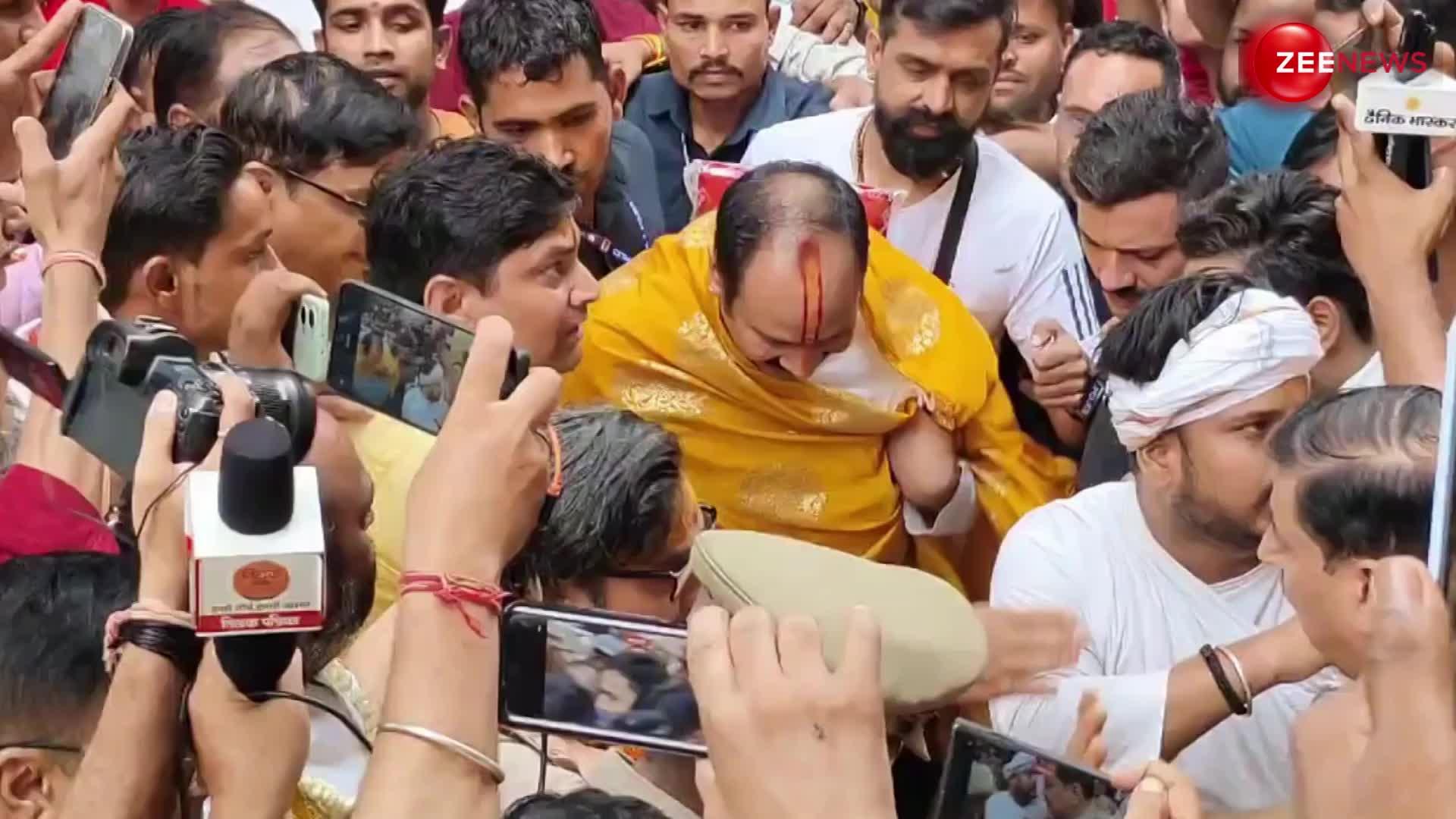 Pradeep Mishra Controversy: 'राधा के पति कौन' वाले विवादित बयान पर प्रदीप मिश्रा ने बरसाना में नाक रगड़कर मांगी माफी