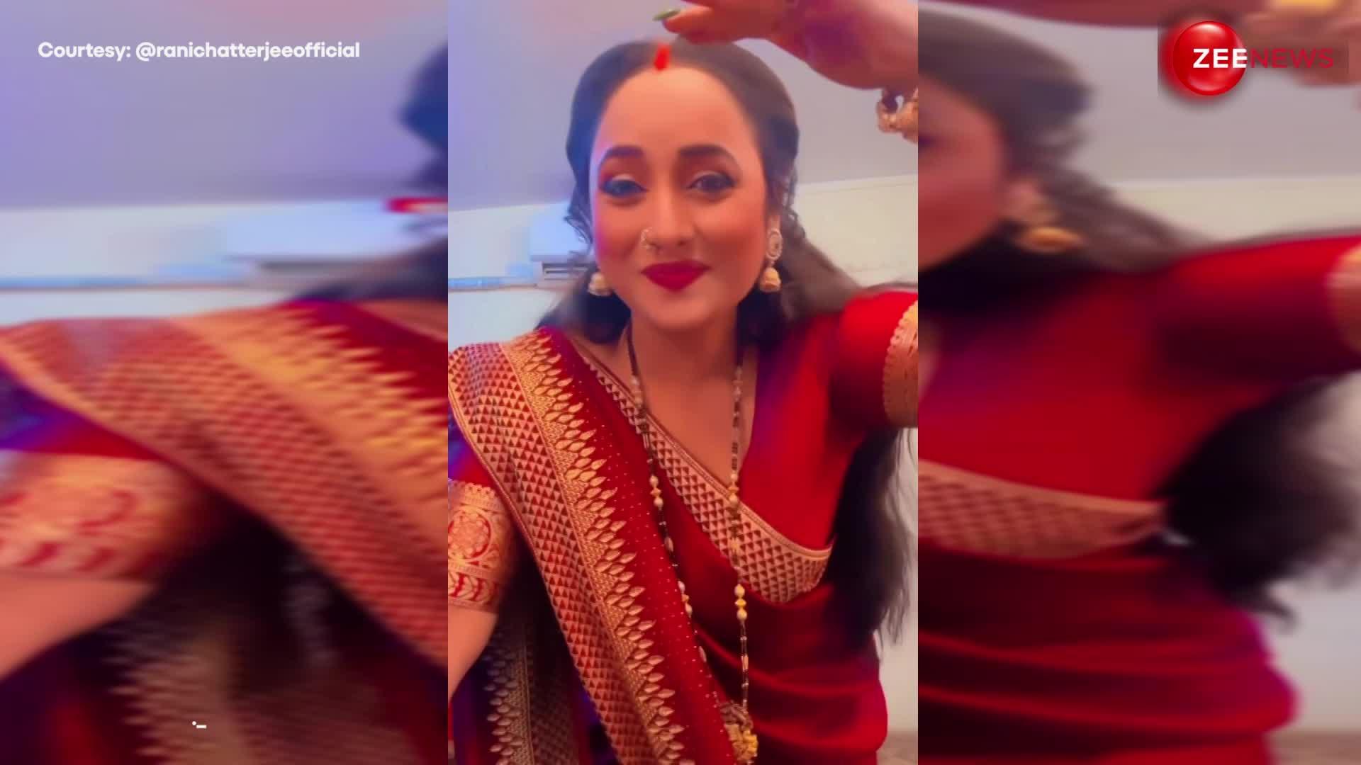 रेड साड़ी पहन Rani Chatterjee ने दिखाया ऐसा हुस्न देख पागल हुई जनता, पटना के लोगों को पसंद आया वीडियो